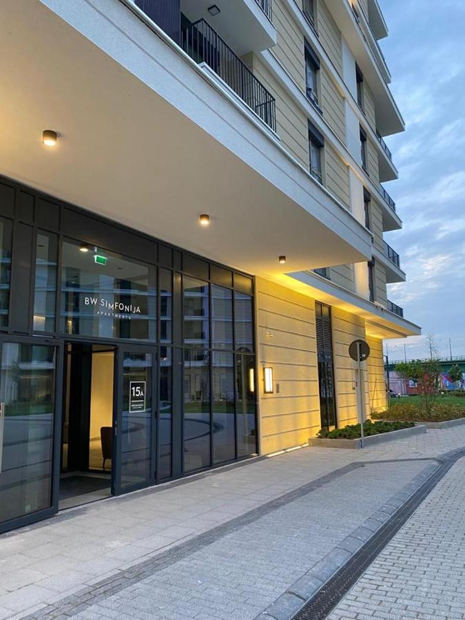 Symphony707 - Waterfront Apartment