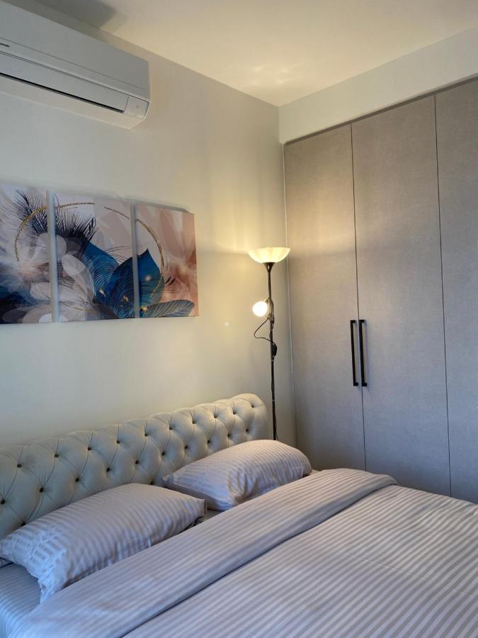 Symphony707 - Waterfront Apartment